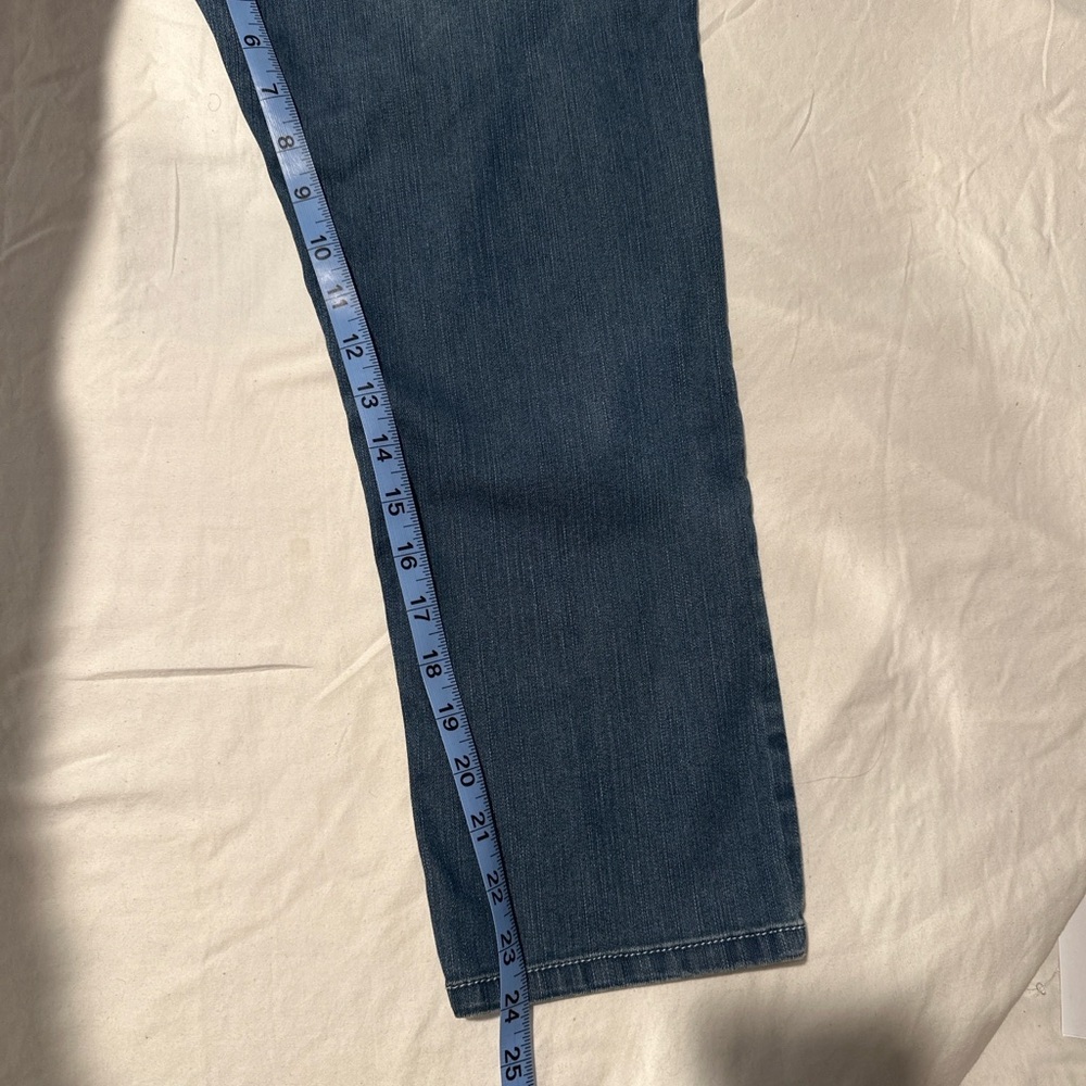 CAbi Women’s Jeans Size 6 Medium Wash Straight Leg Stretch Denim - Picture 4 of 5